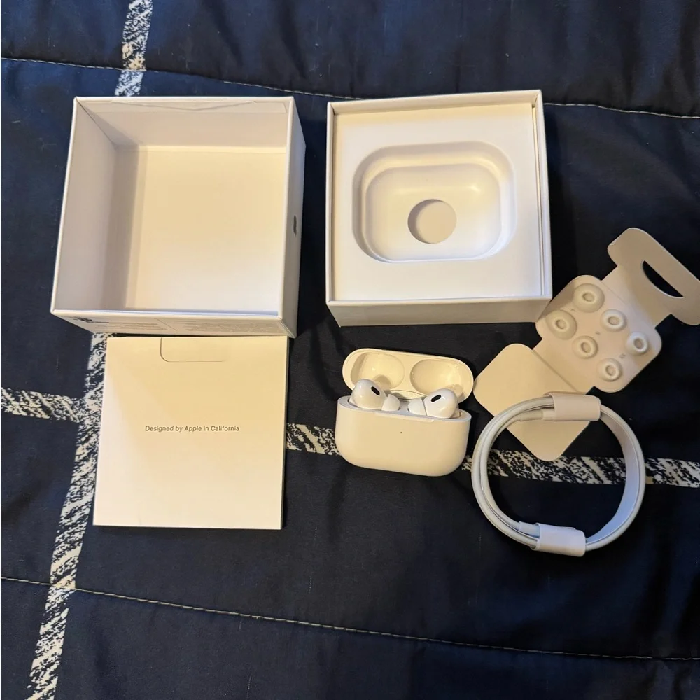 Apple White Wireless Earbuds with Accessories
